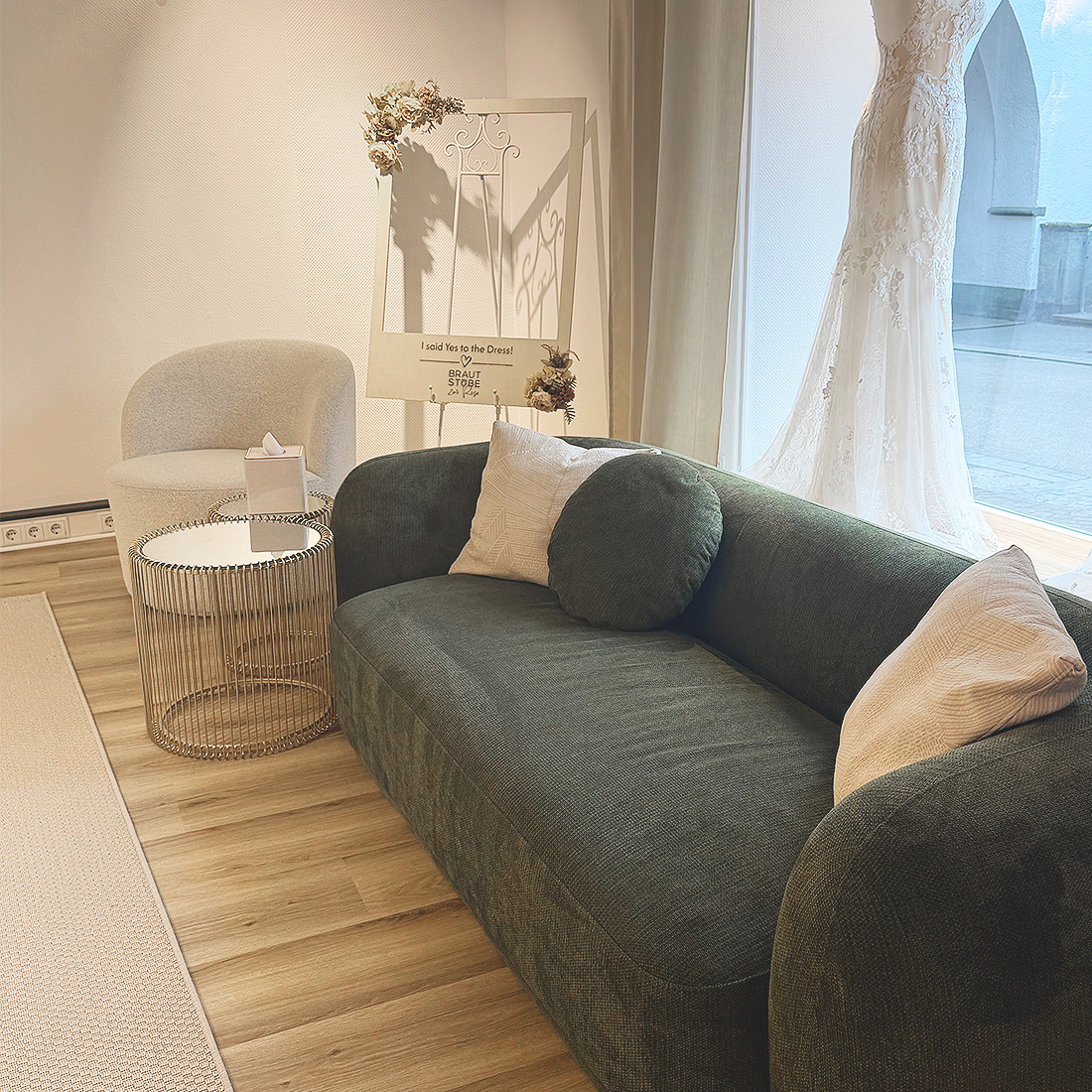 Brautstube_zur_Rose_Boutique-01_1100x1100px