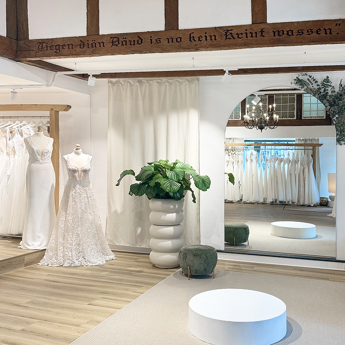 Brautstube_zur_Rose_DeinKleid-DeinMoment_1100x1100px